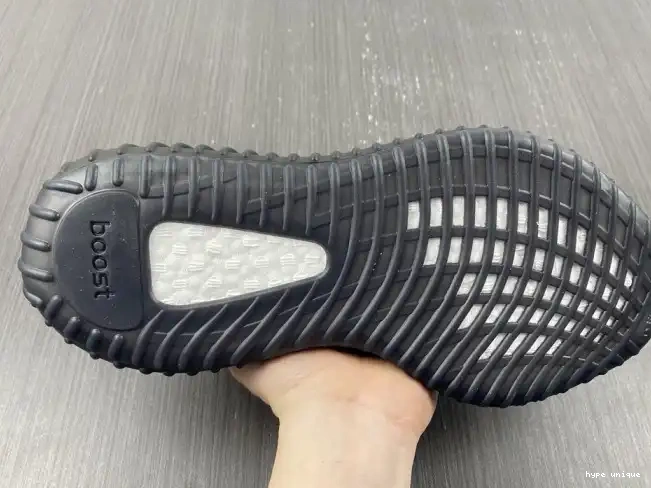 hype White V2 Adidas Black Boost 350 Yeezy Core BY1604 0531